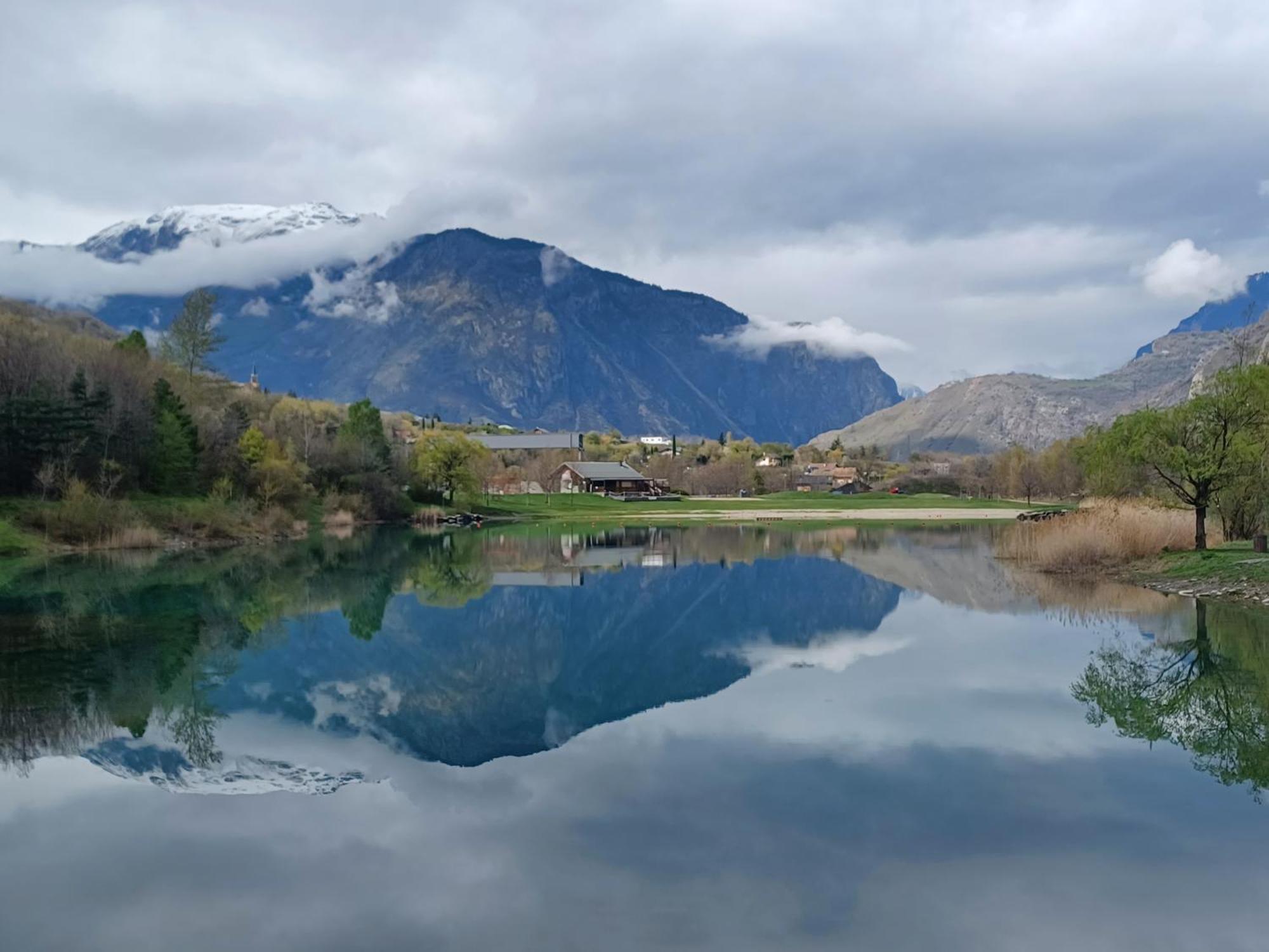 Villargondran, Les Magnifiques Cols De Maurienne Garage Motos, Velos Kamer foto