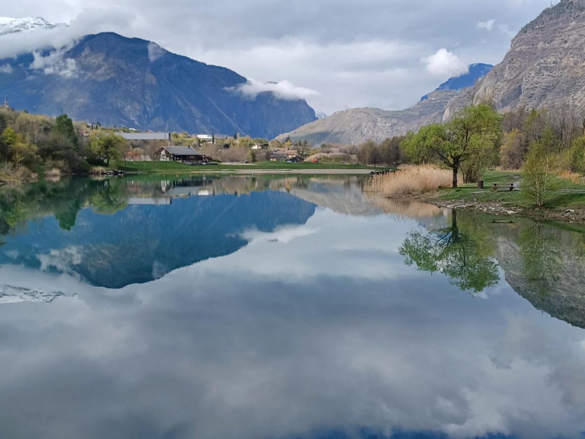 Villargondran, Les Magnifiques Cols De Maurienne Garage Motos, Velos Kamer foto