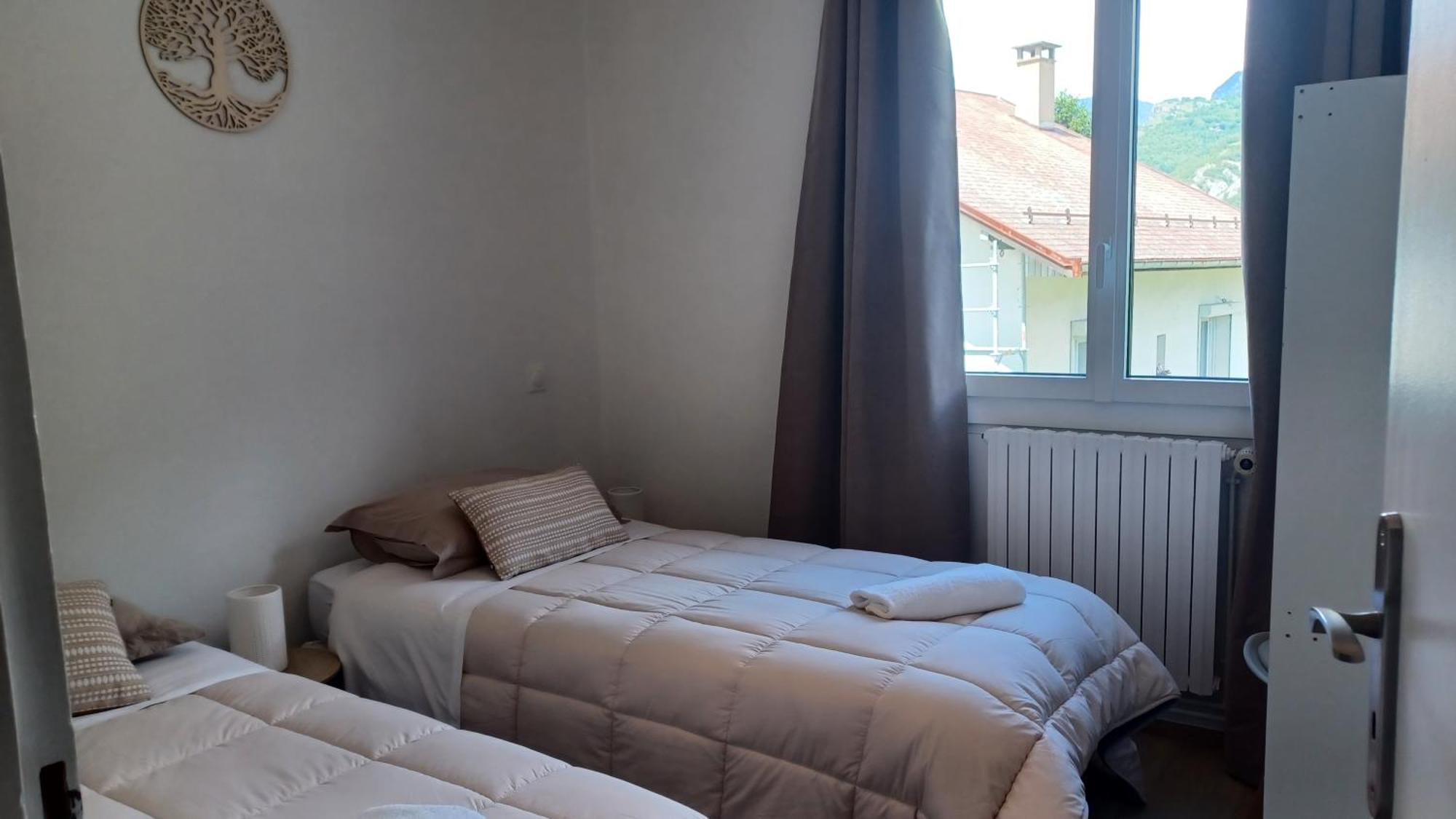 Villargondran, Les Magnifiques Cols De Maurienne Garage Motos, Velos Kamer foto